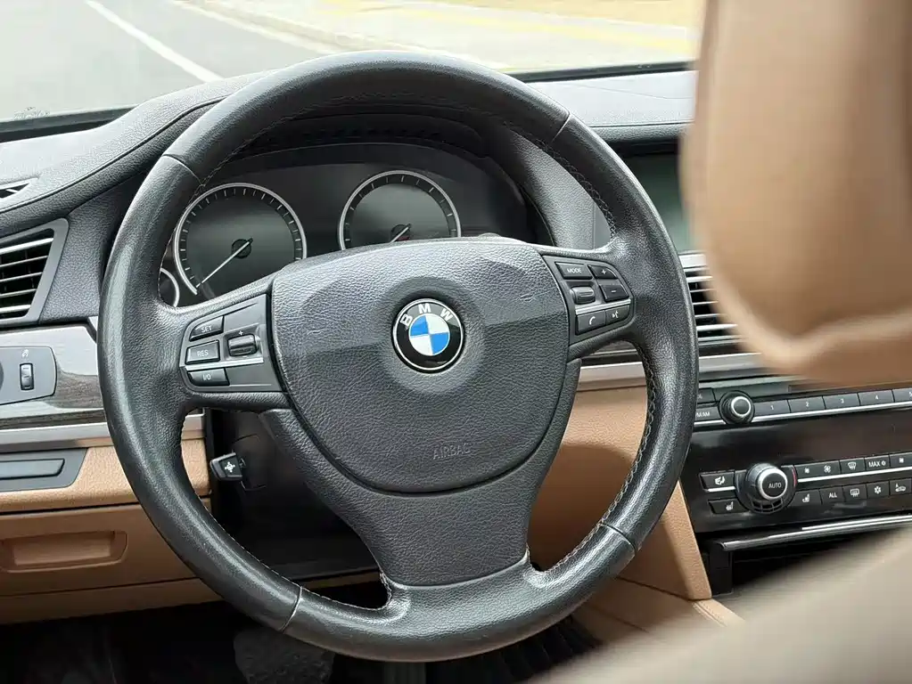 BMW 7 Series 2011 — фото 16