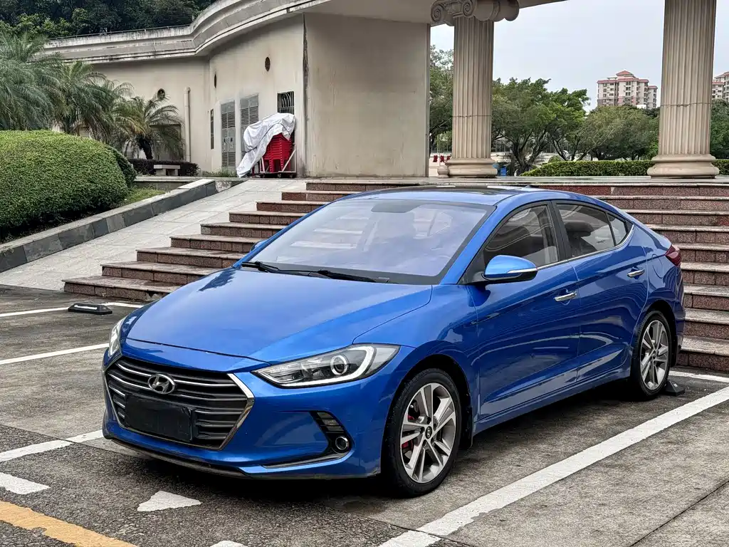 Hyundai Elantra 2018 — фото 1