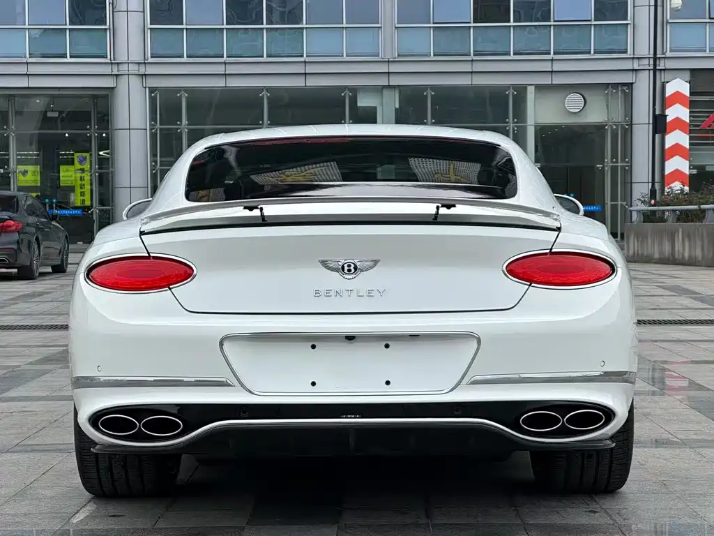 Bentley Continental 2022 — фото 11