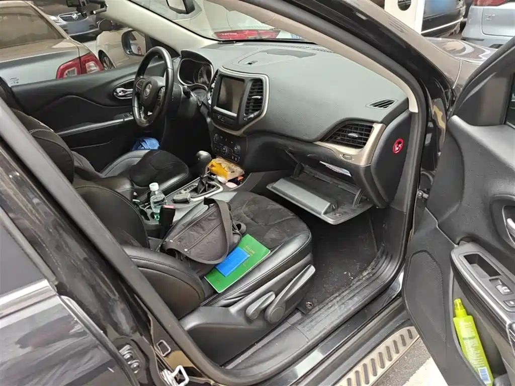 Jeep Cherokee 2016 — фото 13