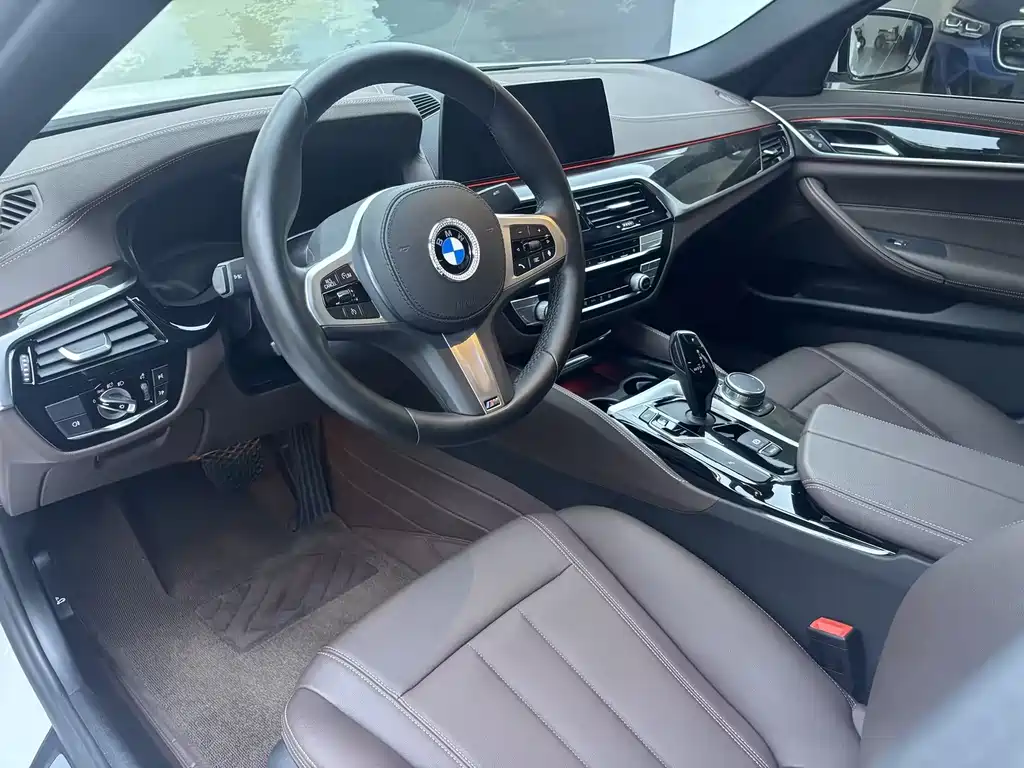 BMW 5 Series 2020 — фото 10