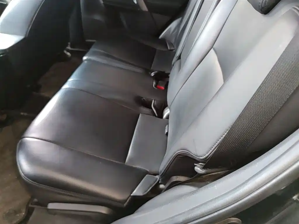 Toyota RAV4 2018 — фото 17
