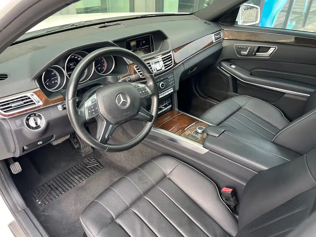 Mercedes-Benz E-Class 2015 — фото 16