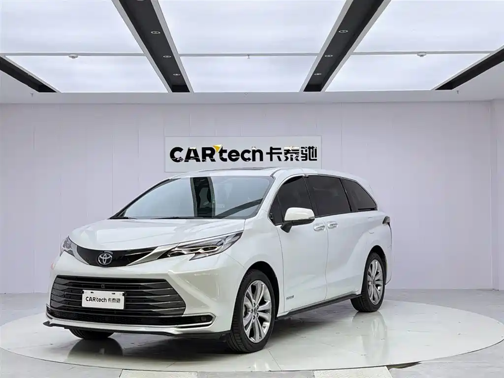 Toyota Sienna 2024 — фото 1
