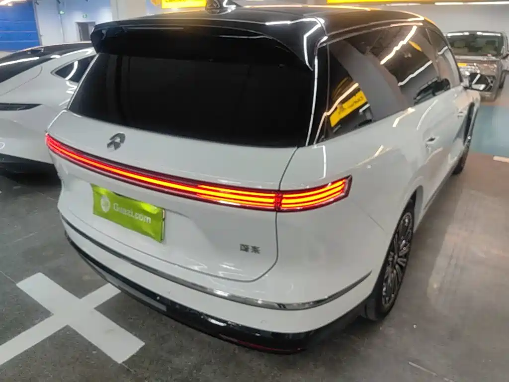 NIO ES8 2025
