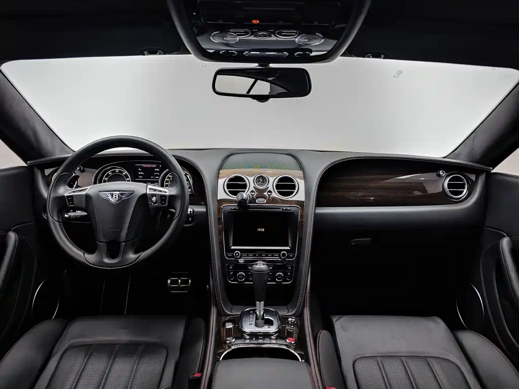 Bentley Continental 2015 — фото 22