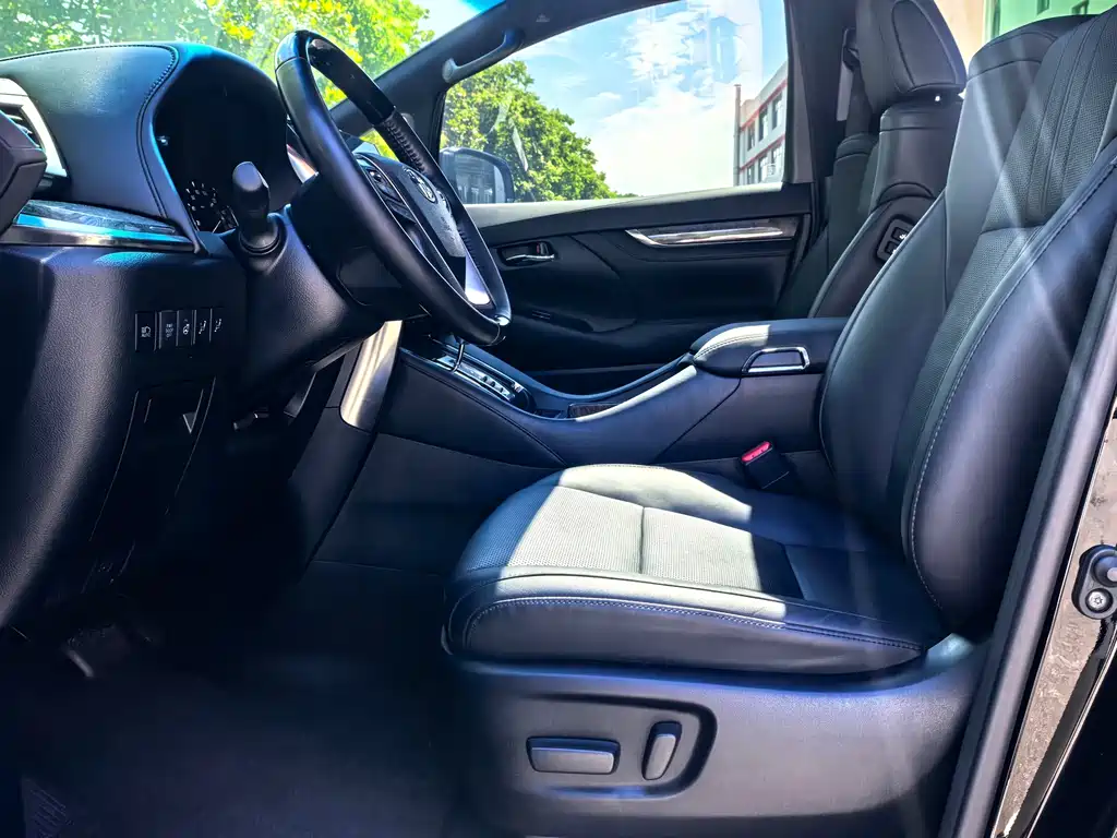 Toyota Alphard 2021 — фото 11