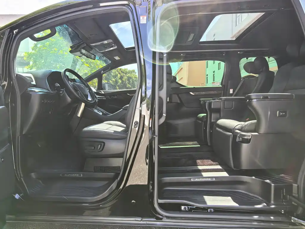 Toyota Alphard 2021 — фото 14