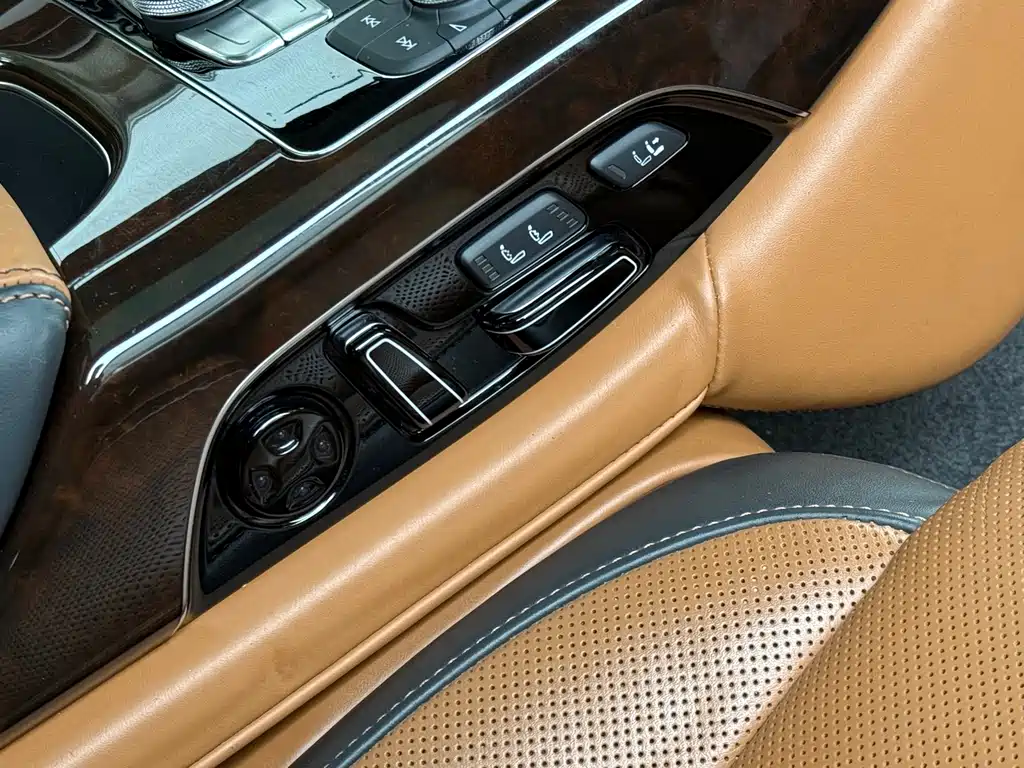 Audi A8 2018 — фото 18