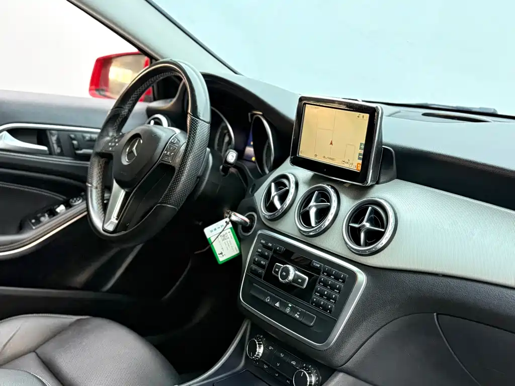 Mercedes-Benz GLA 2015 — фото 13