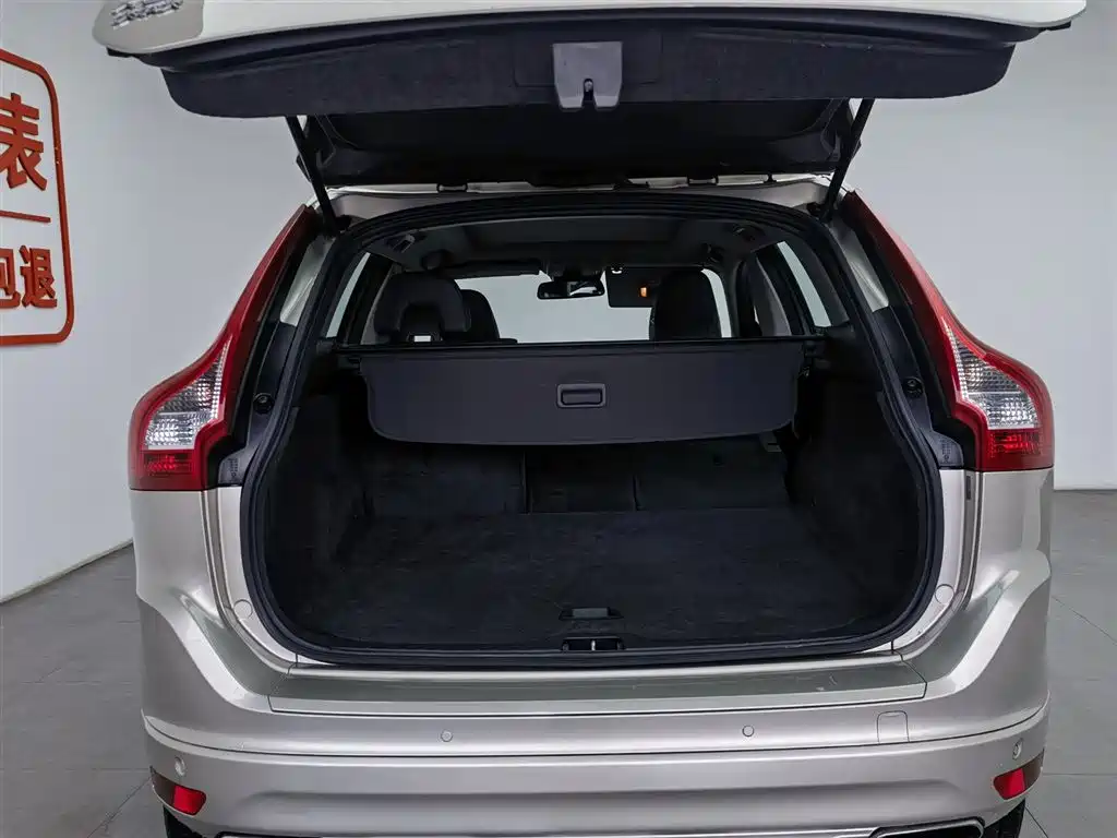 Volvo XC60 2017 — фото 16