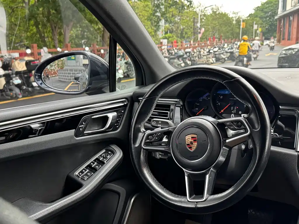 Porsche Macan 2019 — фото 18