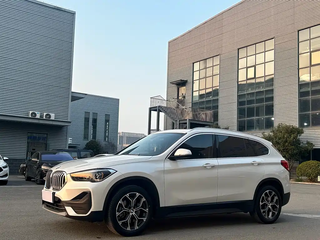 BMW X1 2021 — фото 1