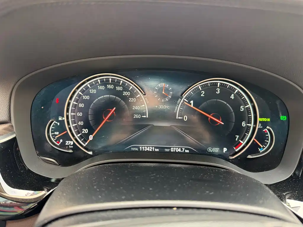 BMW 5 Series 2018 — фото 10