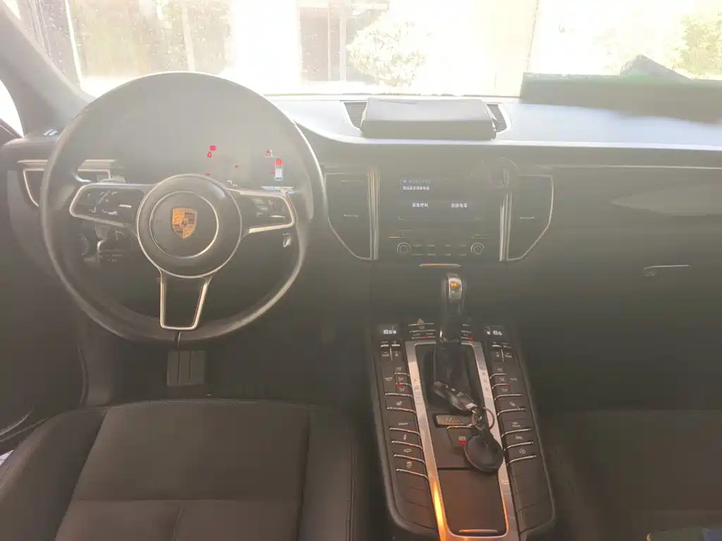 Porsche Macan 2017 — фото 10