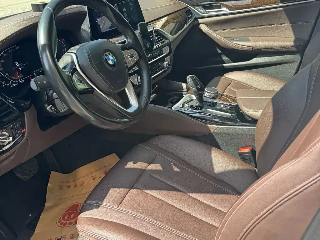 BMW 5 Series 2020 — фото 10