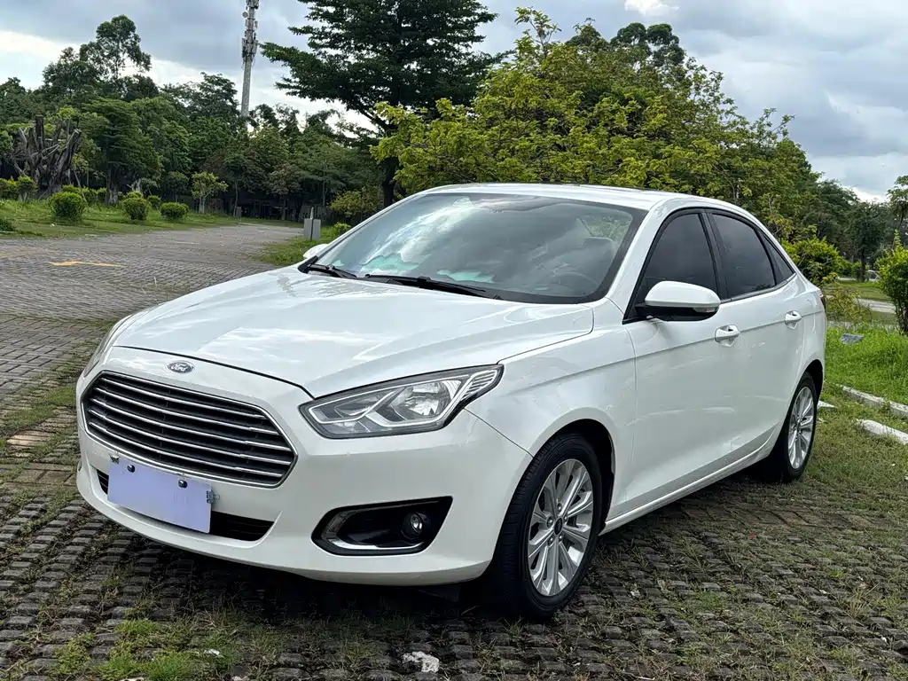 Ford Escort 2015 — фото 1
