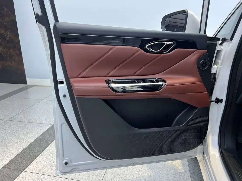 GAC Trumpchi E8 PHEV 2024 — фото 11
