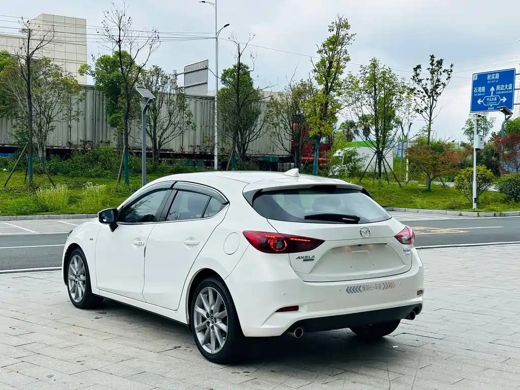 Mazda 3 Axela 2018 — фото 10