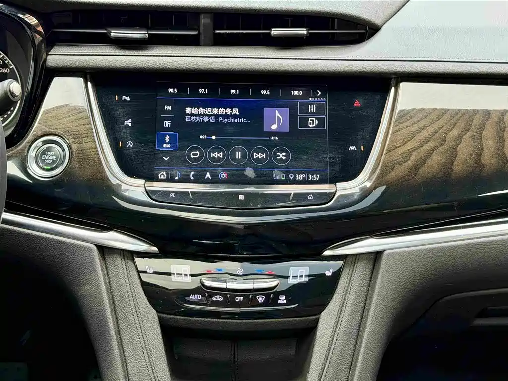 Cadillac XT6 2020 — фото 23
