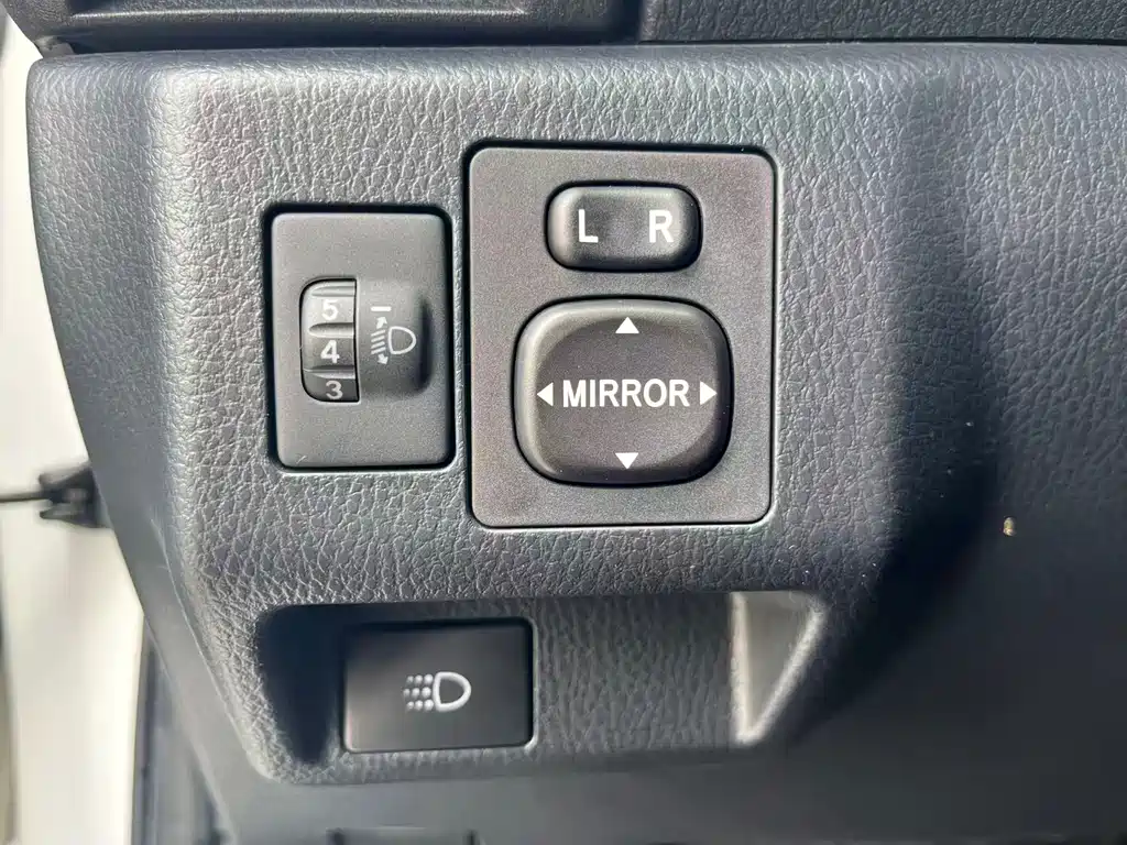 Toyota Yaris L 2019 — фото 13