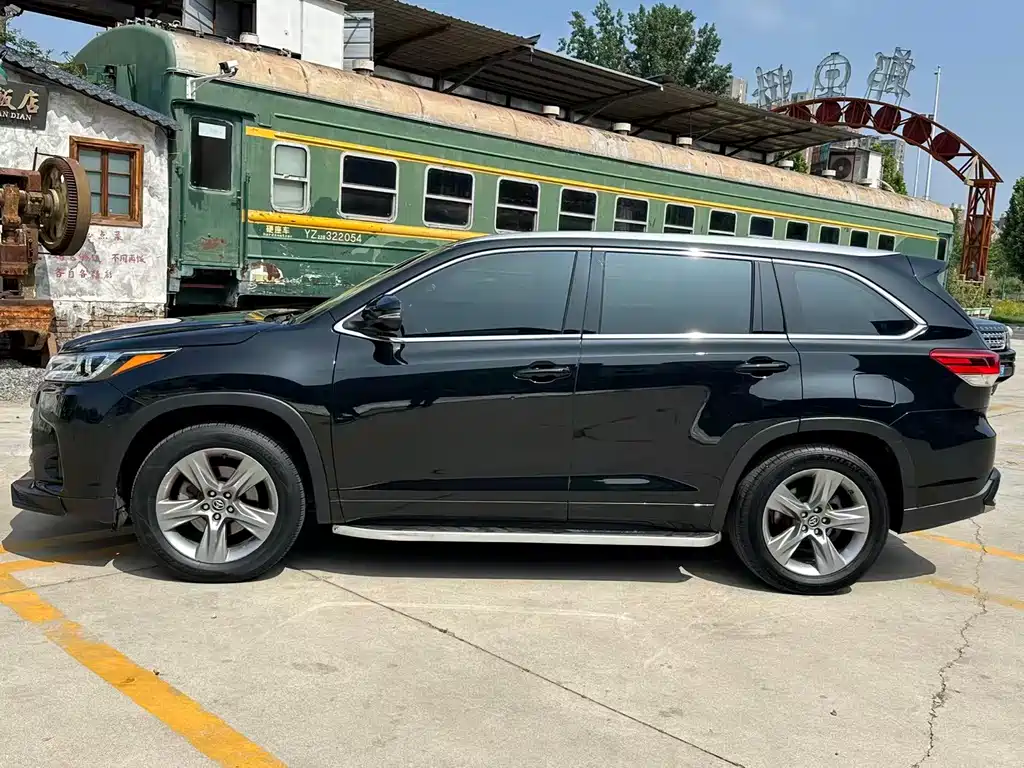 Toyota Highlander 2021