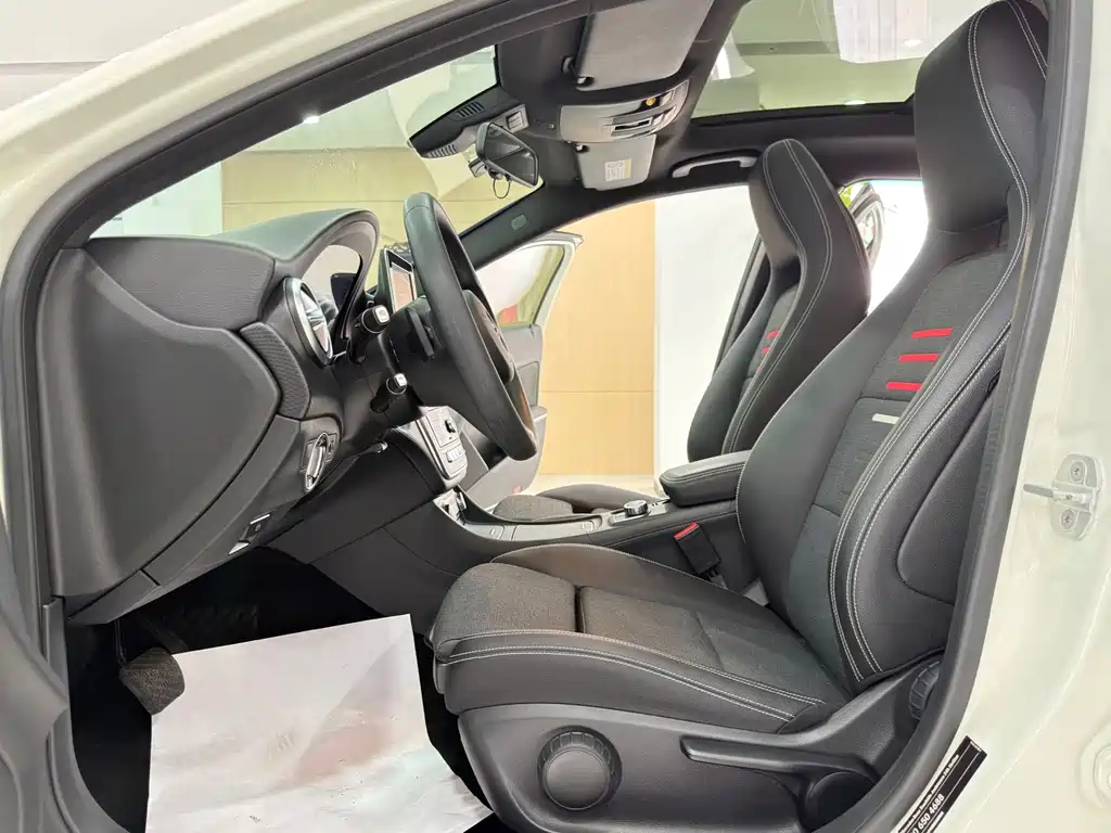Mercedes-Benz A-Class 2017 — фото 10