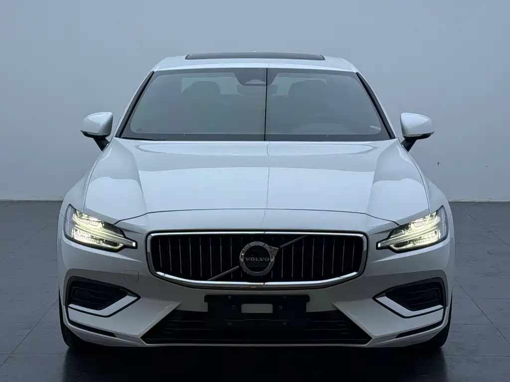 Volvo S60 2023 — фото 2