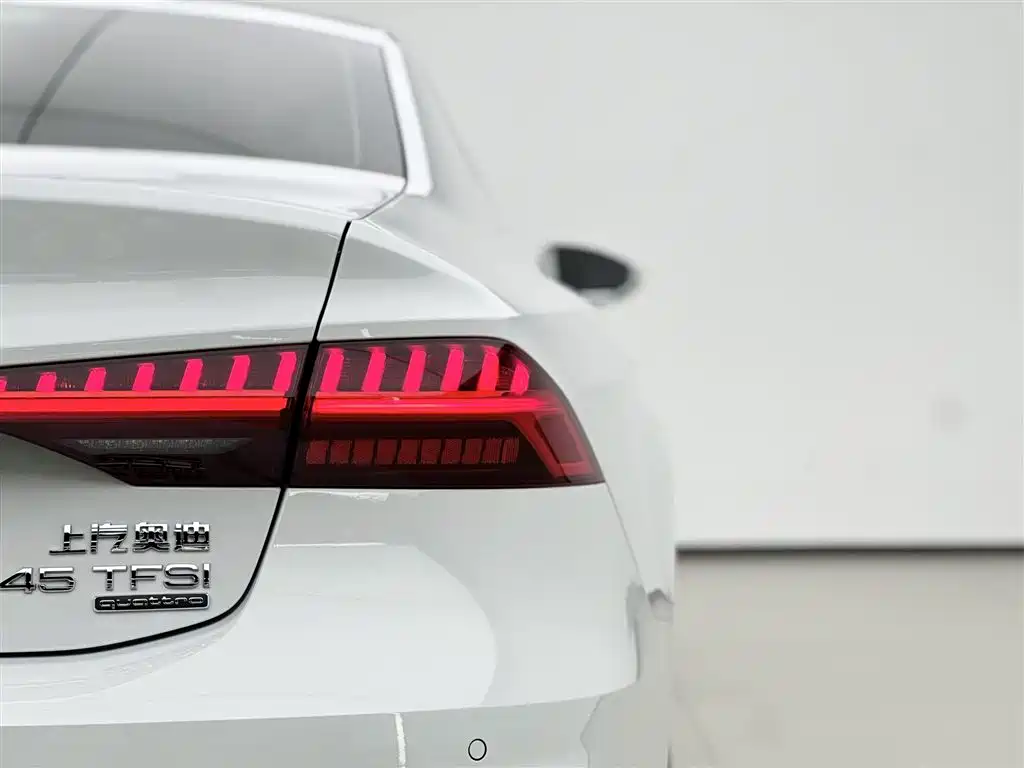 Audi A7L 2024 — фото 16