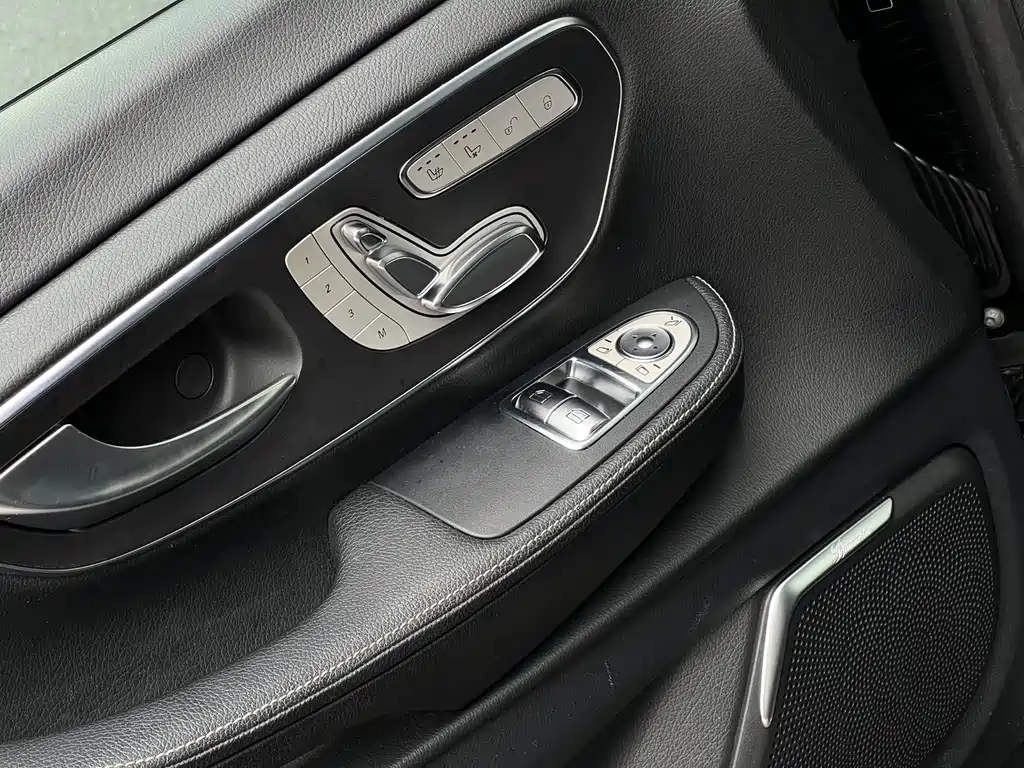 Mercedes-Benz V-Class 2018 — фото 11