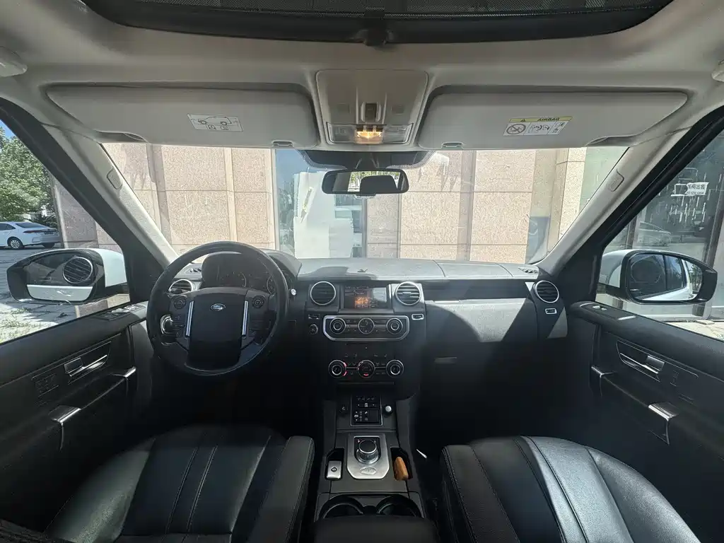 Land Rover Discovery 2016 — фото 16