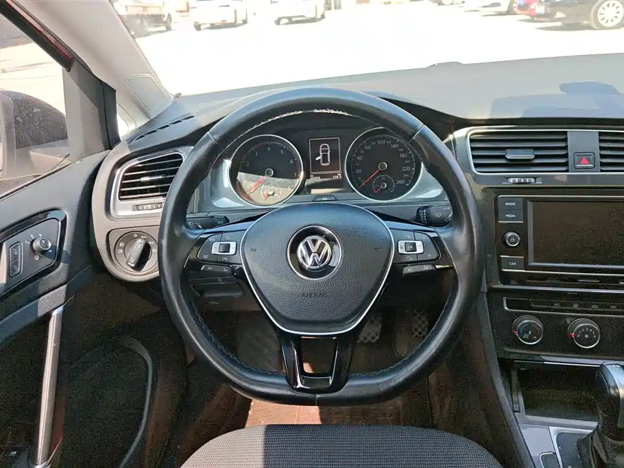 Volkswagen Golf 2018 — фото 14