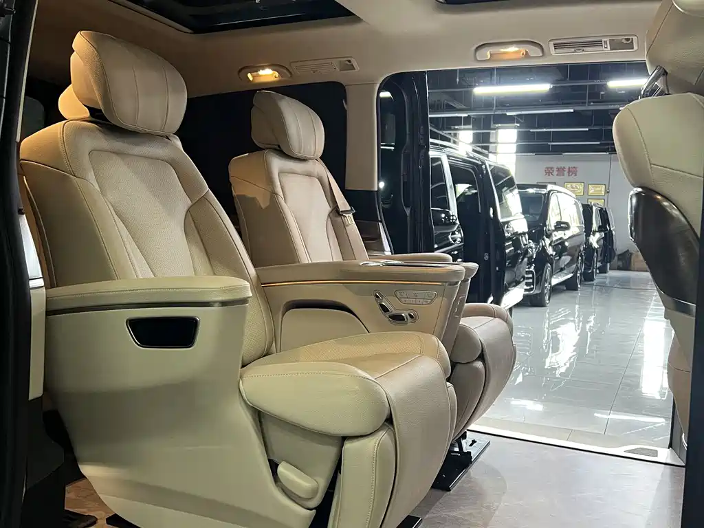 Mercedes-Benz V-Class 2022 — фото 13
