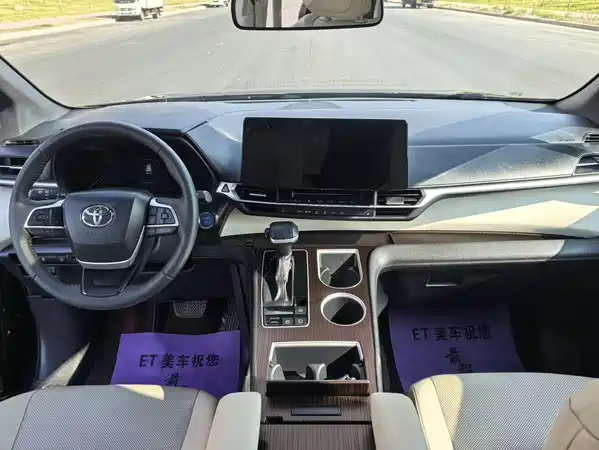 Toyota Granvia 2023