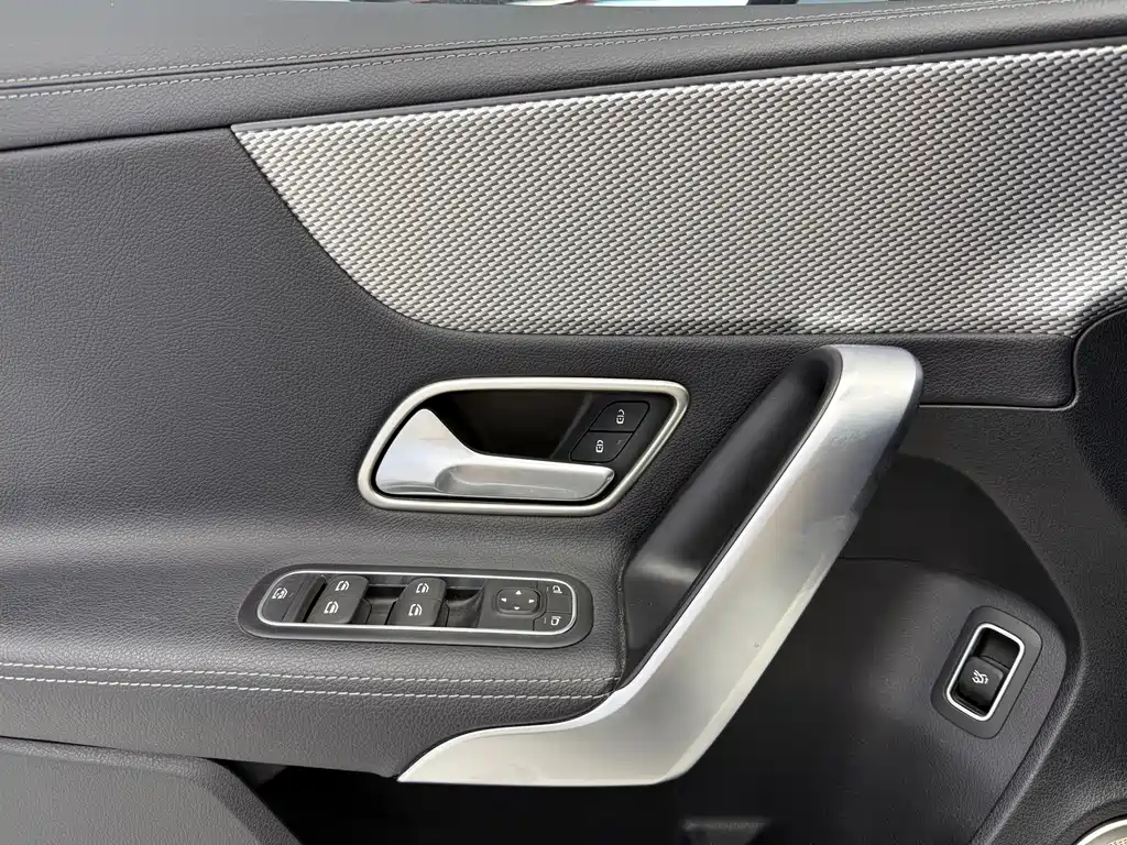 Mercedes-Benz A-Class 2021 — фото 11