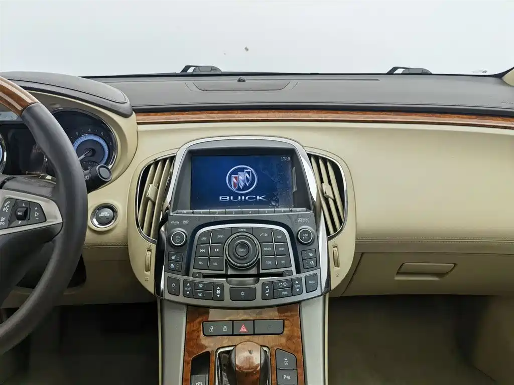 Buick LaCrosse 2012 — фото 12