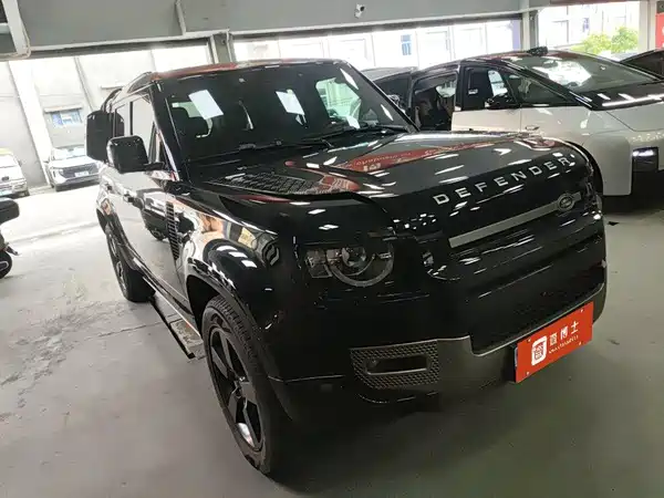 Land Rover Defender 2024