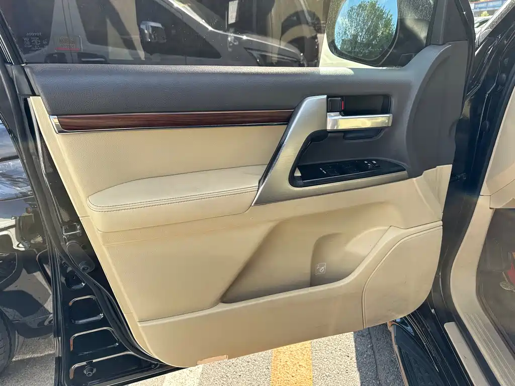 Toyota Land Cruiser 2018 — фото 8