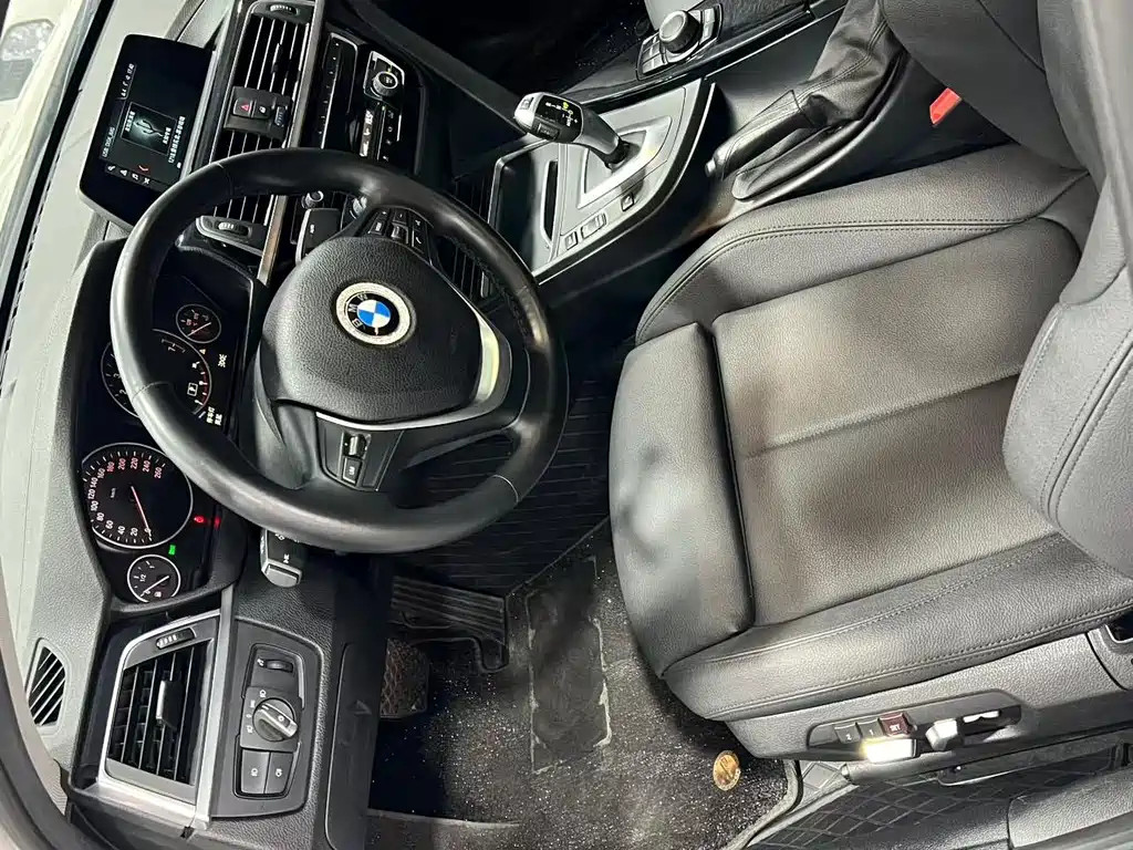 BMW 3 Series 2018 — фото 8
