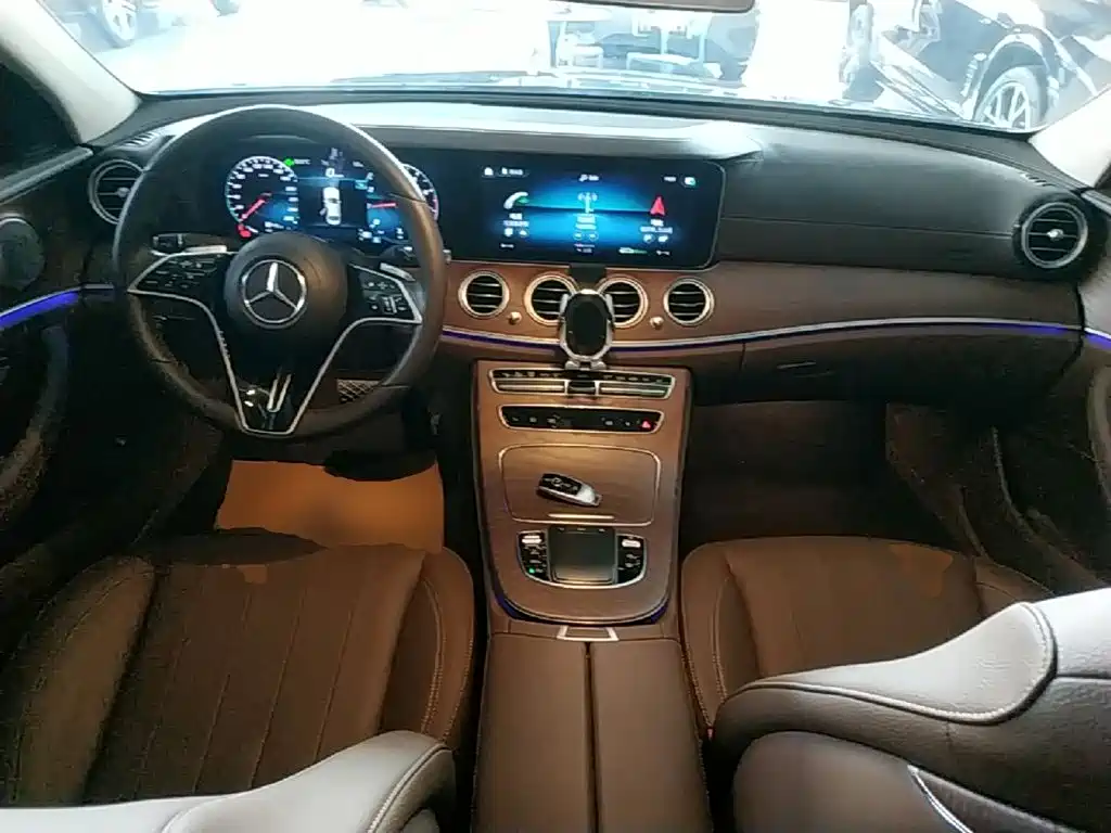 Mercedes-Benz E-Class 2023 — фото 10