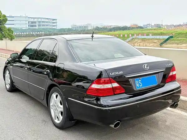 Lexus LS 2005