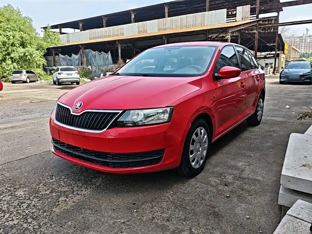 Skoda Rapid Spaceback 2017 — фото 2