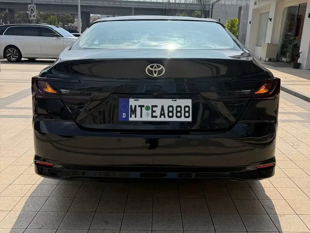 Toyota Camry 2024 — фото 9