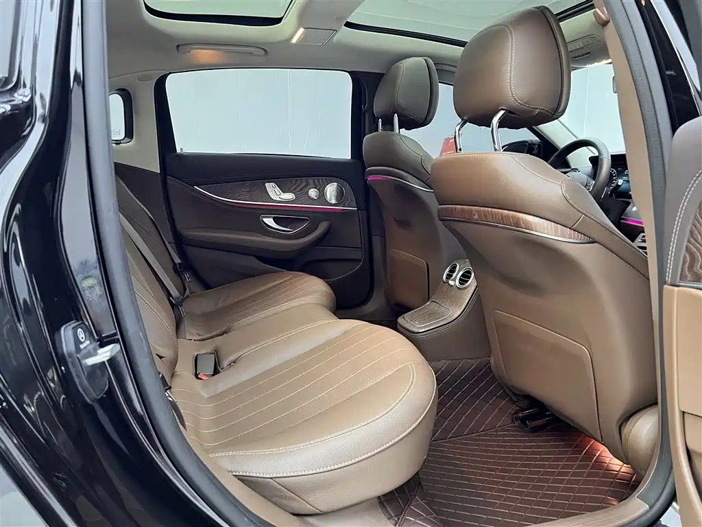 Mercedes-Benz E-Class 2023 — фото 26