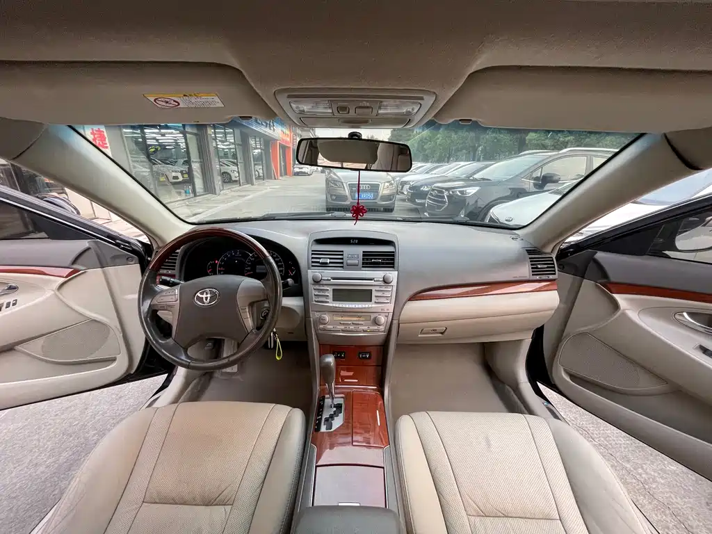 Toyota Camry 2014 — фото 16