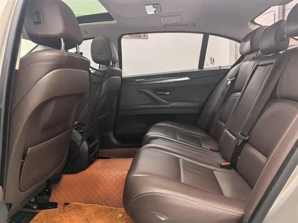 BMW 5 Series 2016 — фото 12