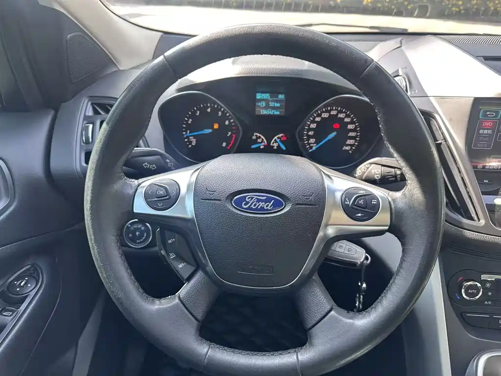 Ford Kuga 2015 — фото 11