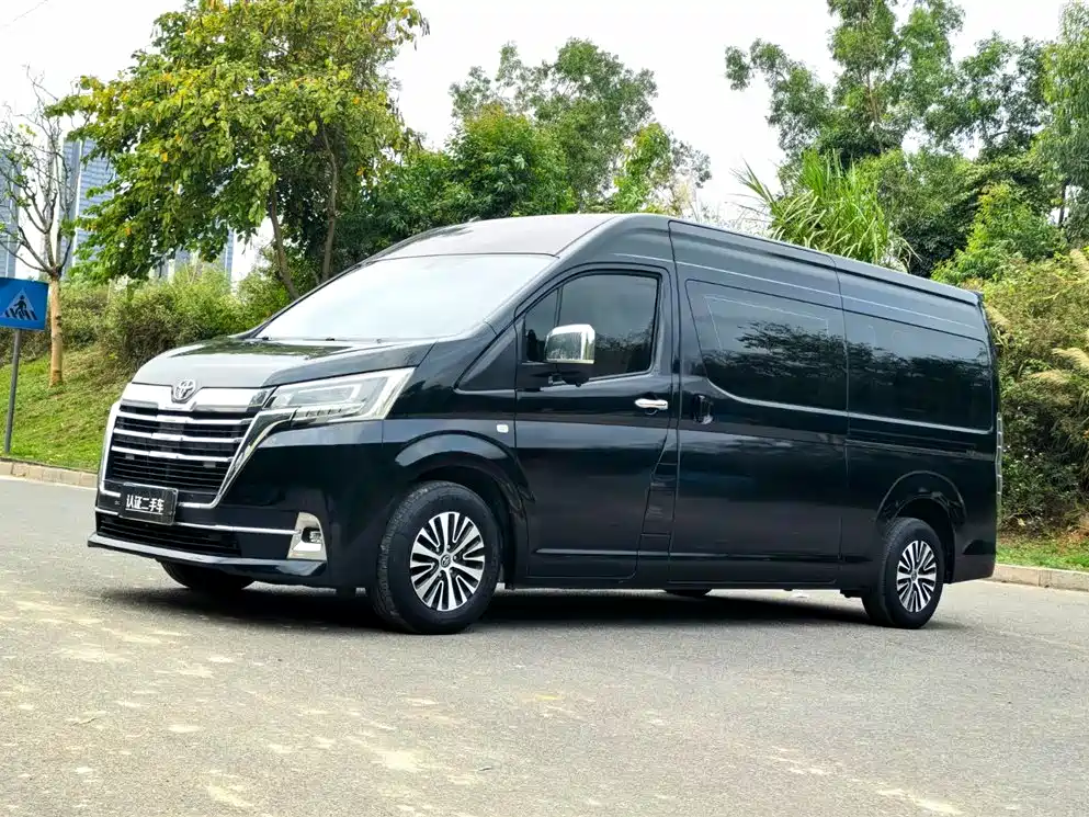 Toyota Hiace 2023 — фото 1