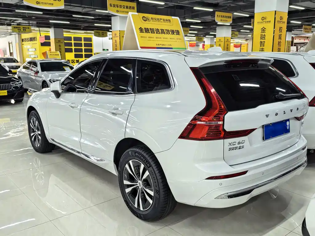 Volvo XC60 2024 — фото 15