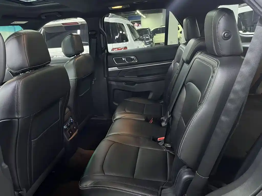 Ford Explorer 2016 — фото 11
